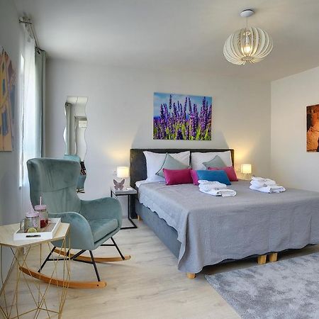D&A City Center Apartments With Free Parking พูลา ภายนอก รูปภาพ