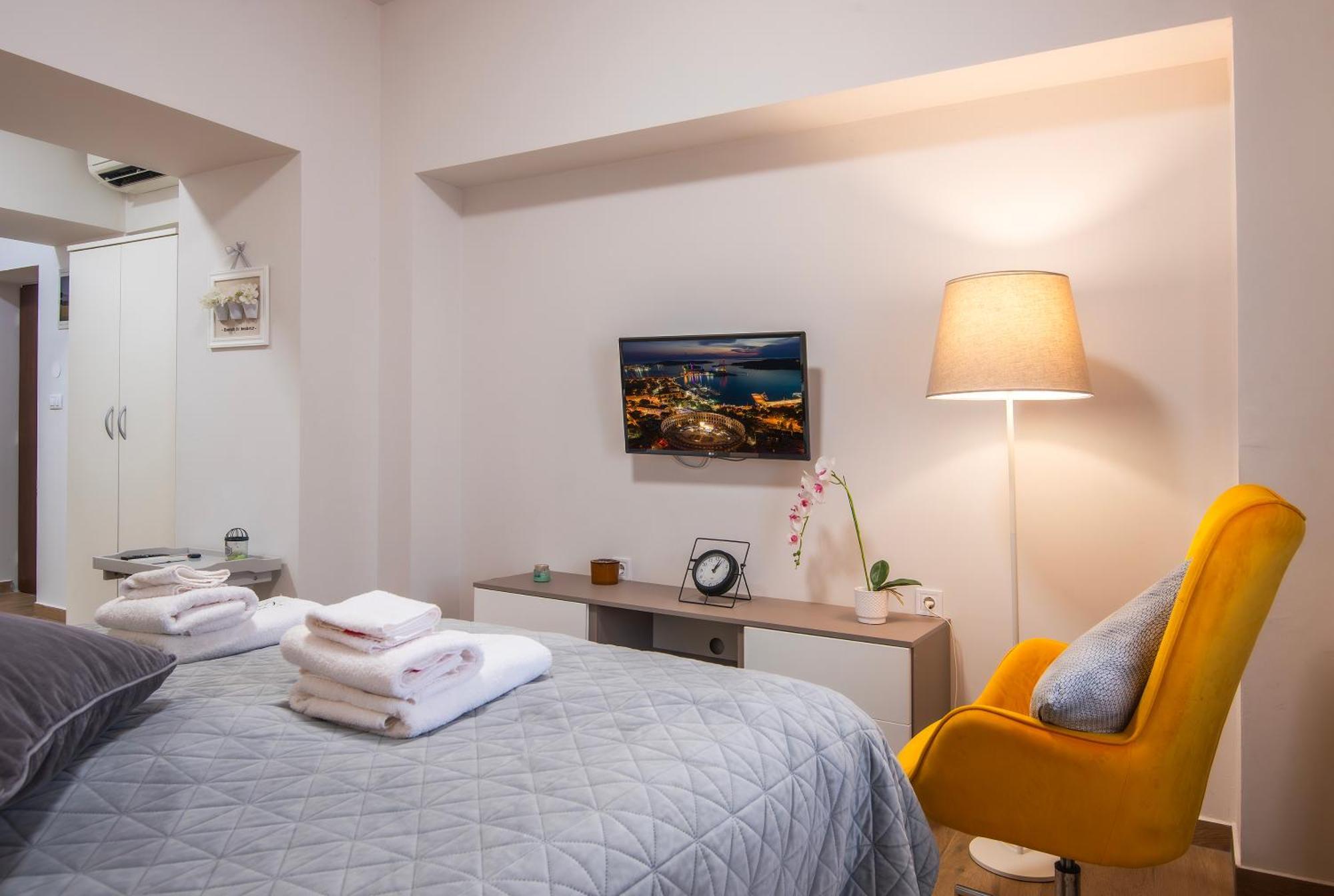D&A City Center Apartments With Free Parking พูลา ภายนอก รูปภาพ