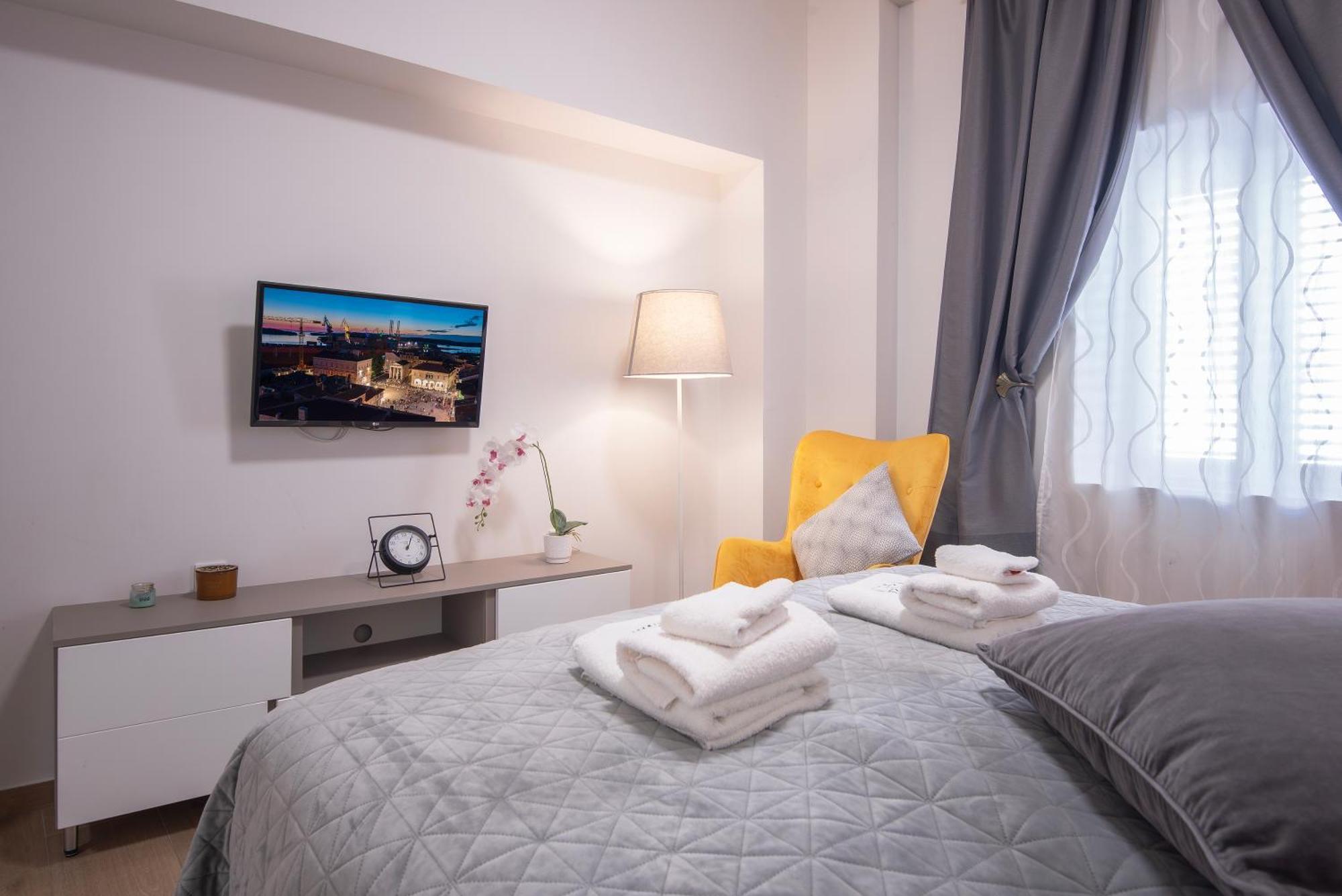 D&A City Center Apartments With Free Parking พูลา ภายนอก รูปภาพ
