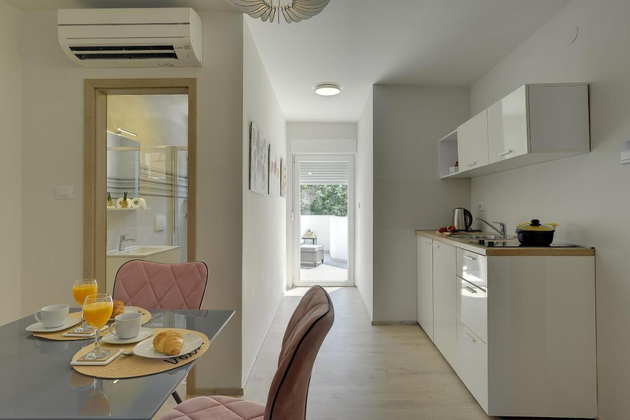 D&A City Center Apartments With Free Parking พูลา ภายนอก รูปภาพ